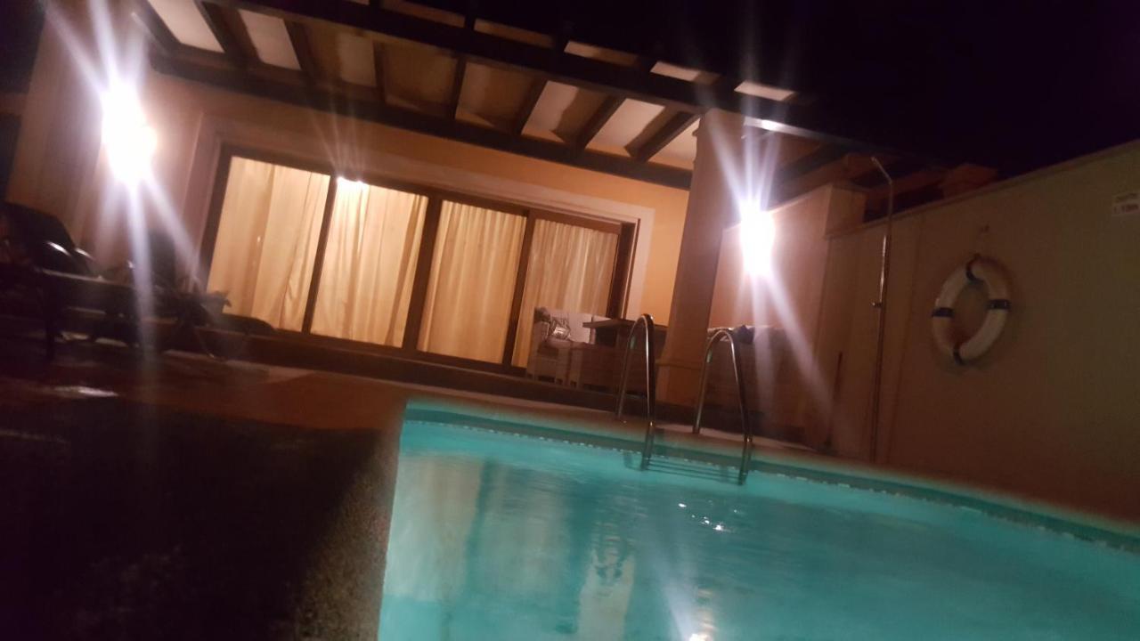 Beautiful, Spacious Villa, Heated Pool, Sleeps Eight, With Quality Furnishings Caleta De Fuste Kültér fotó