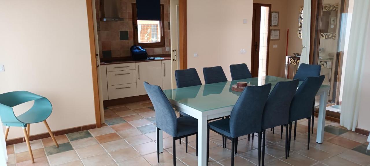 Beautiful, Spacious Villa, Heated Pool, Sleeps Eight, With Quality Furnishings Caleta De Fuste Kültér fotó